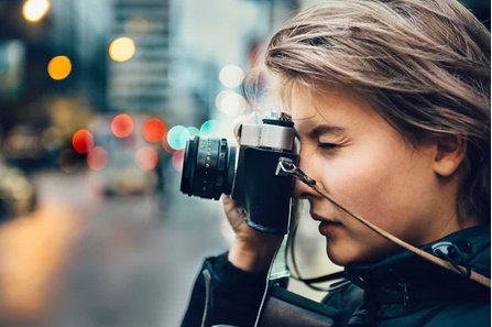 street-photographer-clipping-amazon