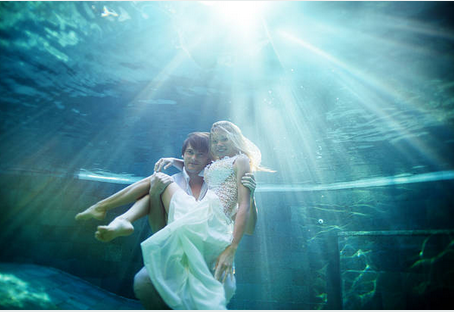 underwater-wedding-clipping-amazon