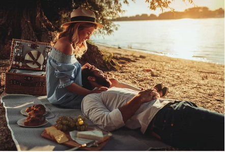 romantic-picnic-photography-clipping-amazon